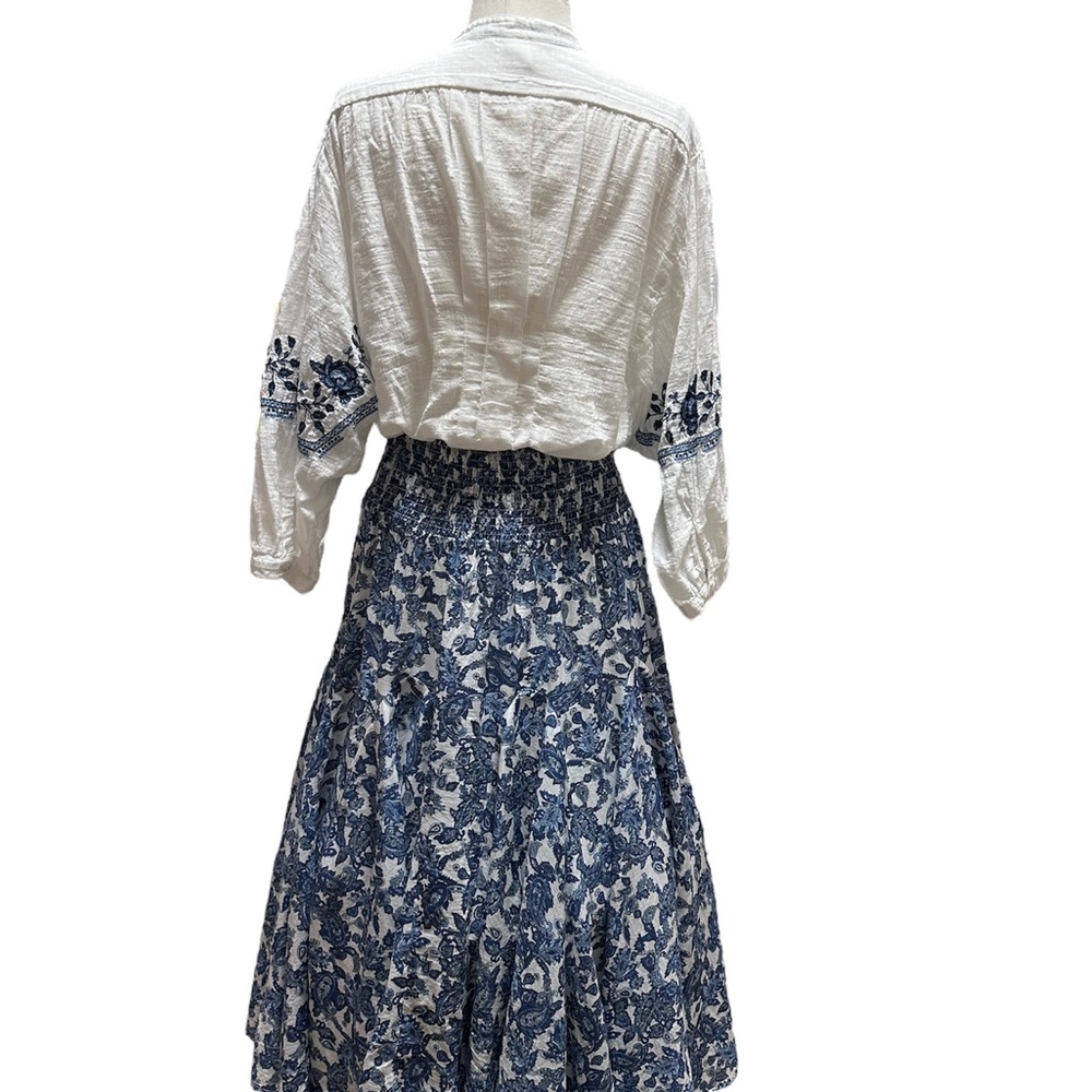 Outfit that  has hobo shirt and a maxi skirt , long length and flowy - Picture 3 of 3